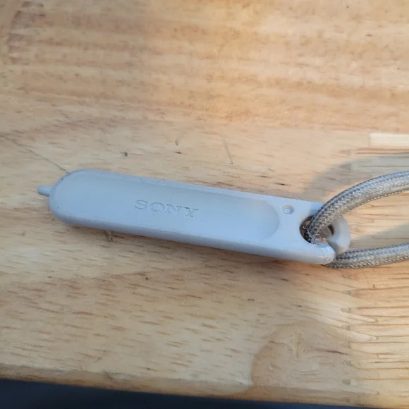 Sony Cyber-shot DSC-T70 Super Steady Shot Digital Camera Silver - Tested works. - Picture 7 of 9